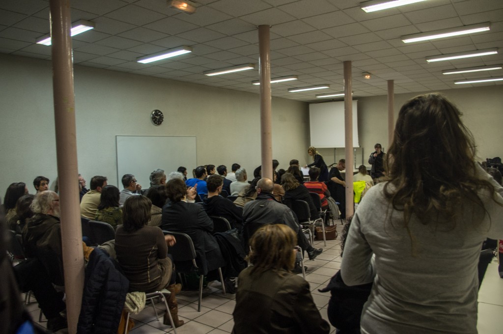 Debat public organisé à Roubaix